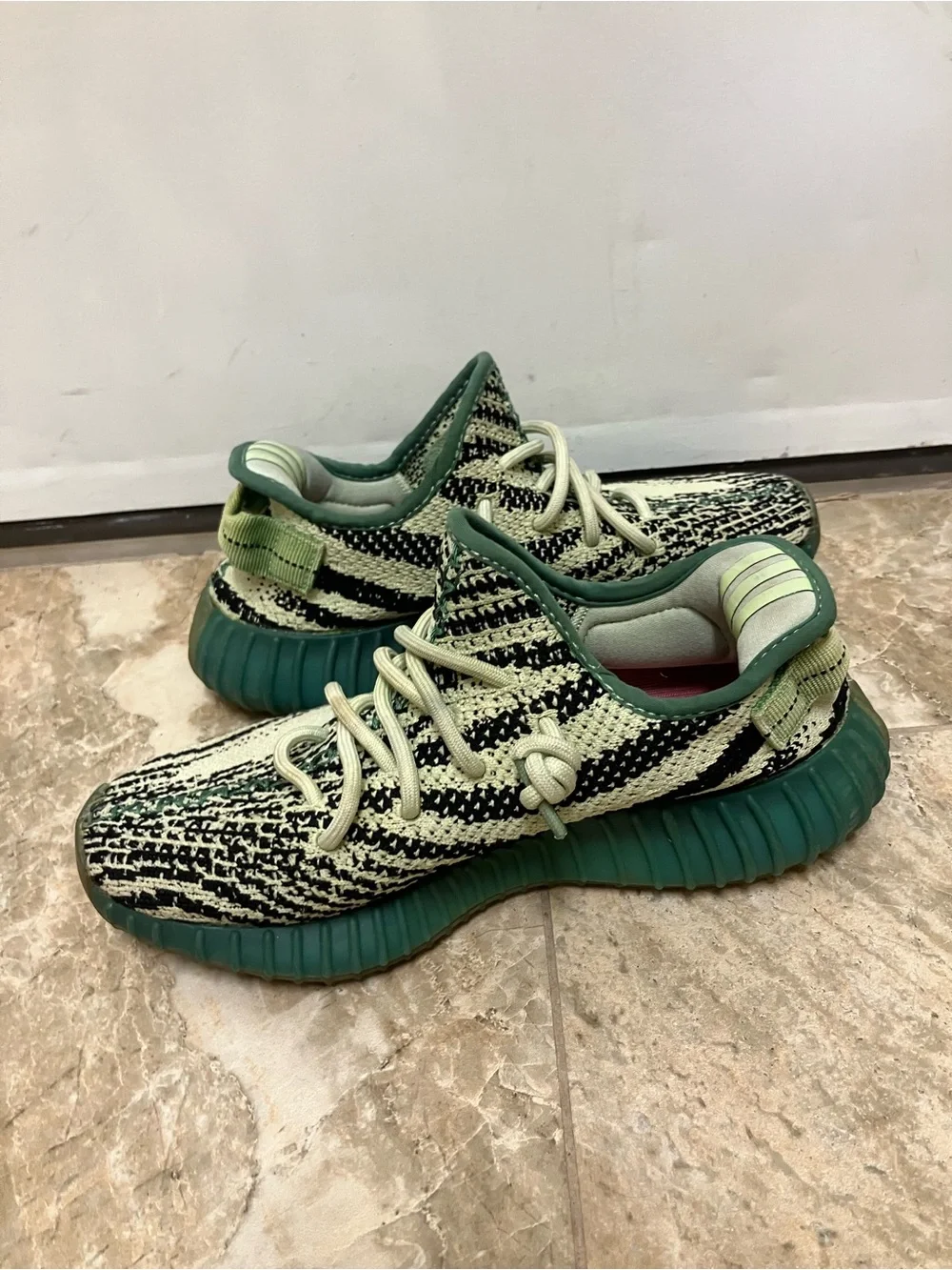 Mens  adidas Yeezy Boost 350 V2 Semi-Frozen Neon Yellow Knit Sneaker size 5.5